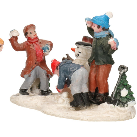 Kerstdorp figuurtjes/poppetjes - sneeuwballen gooien - 6,5 cm