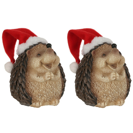 Set of 2x pieces hedgehog with santa hat statuetes 9 x 8 cm