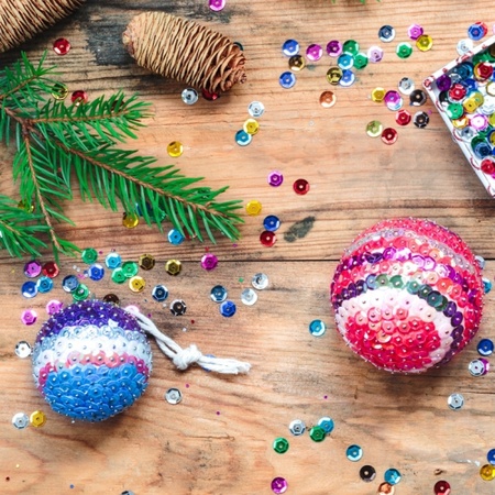 Zelf kerstballen maken met pailletten 10 cm